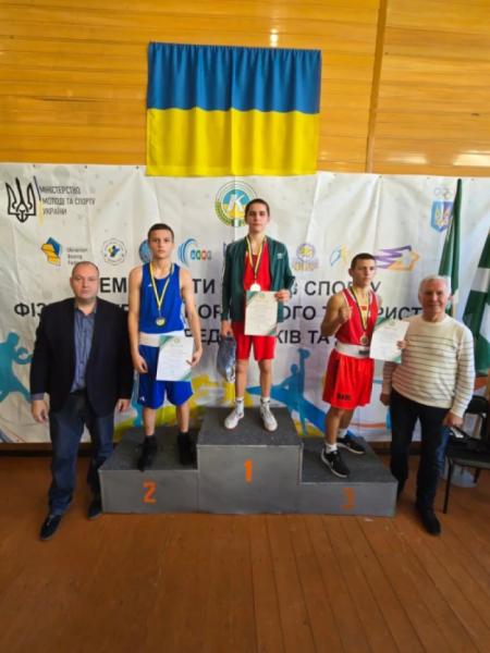 Боксери з Луцька, Любомля та Володимира відзмагалися на чемпіонаті ФСТ «Колос», здобувши чотири медалі2