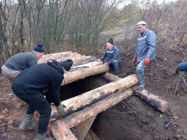 Дубенська громада допомагає  облаштовувати оборонні укріплення на Донеччині5