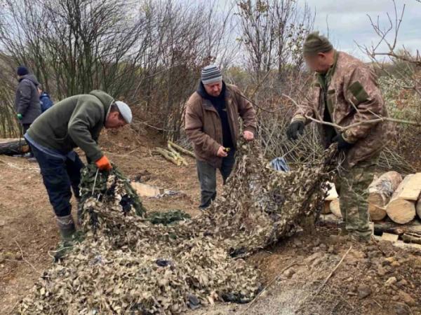 Дубенська громада допомагає  облаштовувати оборонні укріплення на Донеччині7
