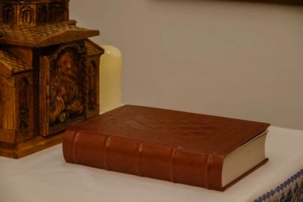 Дубенське Євангеліє духовно підтримуватиме захисників України3