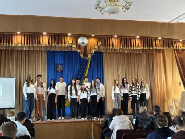 Млинівський коледж об’єднав молодь на конкурсі патріотичної пісні5