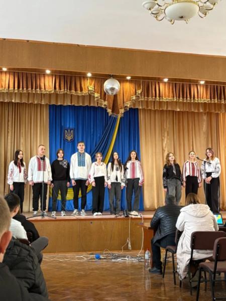 Млинівський коледж об’єднав молодь на конкурсі патріотичної пісні1