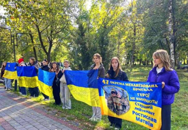На благодійному ярмарку у Турійську зібрали понад 76 тисяч для ЗСУ4