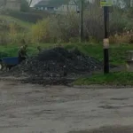 На Острожчині місцеві жителі крадуть фрезерат, який привезли для ремонту дороги
