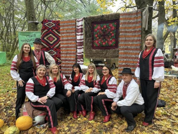 Тараканівські колективи  представили мистецькі візерунки на колоритному святі у  Березнівській громаді1