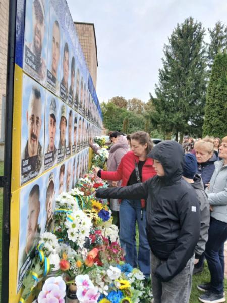 У День захисників і захисниць України у Турійську рідним вручили посмертні нагороди23