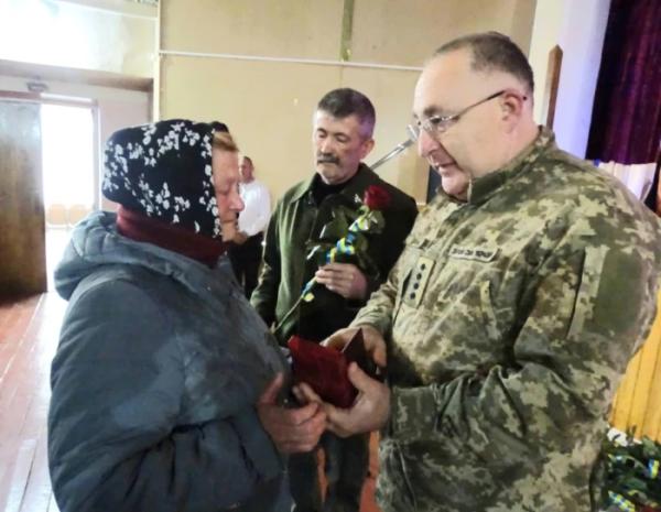 У День захисників і захисниць України у Турійську рідним вручили посмертні нагороди4