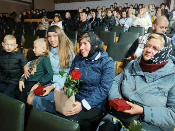 У День захисників і захисниць України у Турійську рідним вручили посмертні нагороди5
