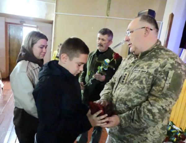 У День захисників і захисниць України у Турійську рідним вручили посмертні нагороди3