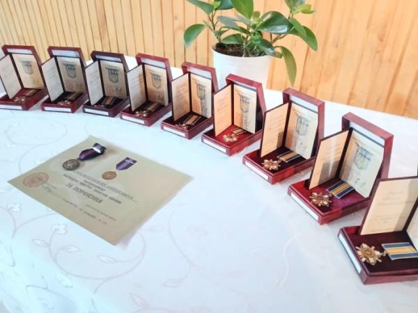 У День захисників і захисниць України у Турійську рідним вручили посмертні нагороди1