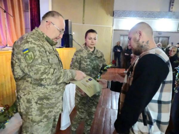 У День захисників і захисниць України у Турійську рідним вручили посмертні нагороди10