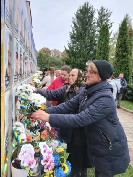 У День захисників і захисниць України у Турійську рідним вручили посмертні нагороди24