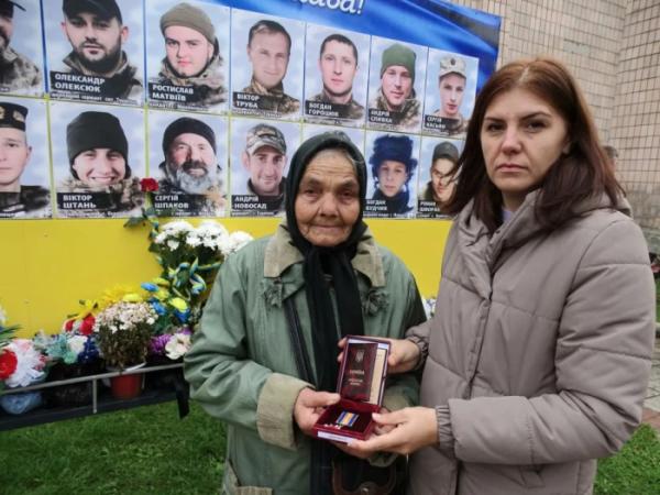 У День захисників і захисниць України у Турійську рідним вручили посмертні нагороди13