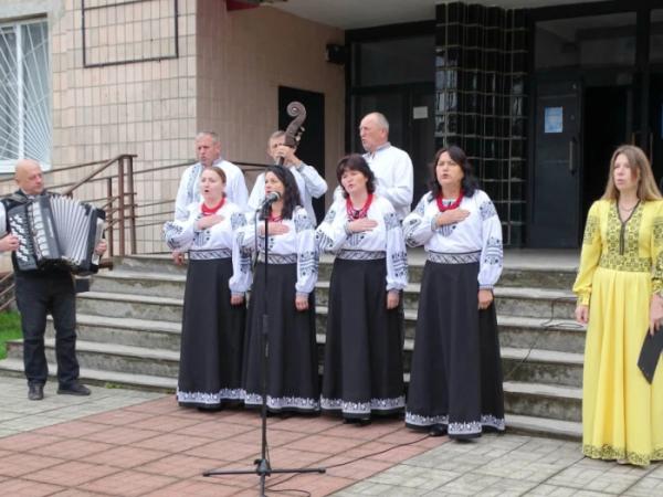 У День захисників і захисниць України у Турійську рідним вручили посмертні нагороди15