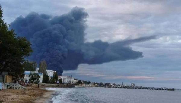 У Феодосії продовжується пожежа на нафтовому терміналі після атаки БпЛА / Фото0