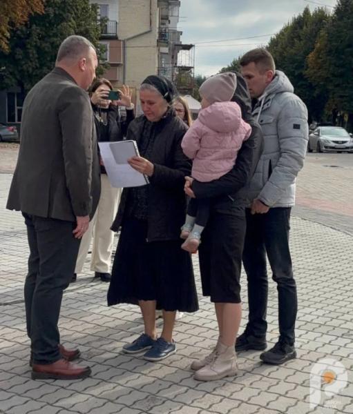 У Шептицькому рідним захисників вручили державні нагороди16