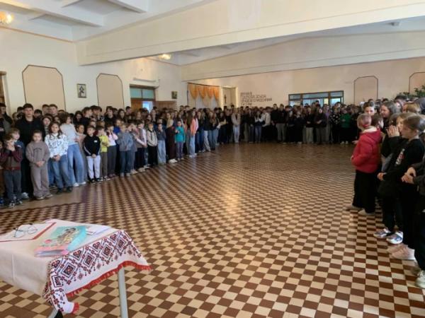 У Соснівському ліцеї на благодійних ярмарках зібрали понад 100 тисяч гривень для захисників1
