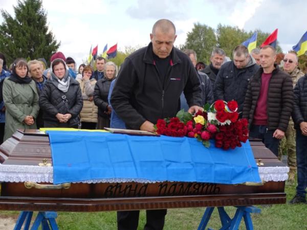 У Турійську попрощалися із захисником Михайлом Ткачуком28