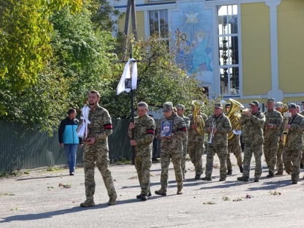 У Турійську попрощалися із захисником Михайлом Ткачуком11