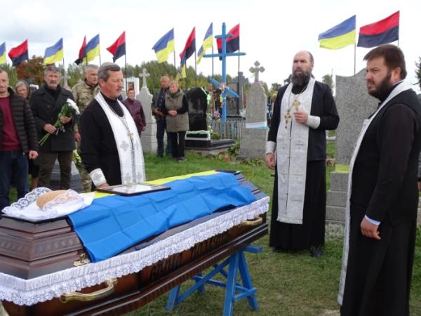 У Турійську попрощалися із захисником Михайлом Ткачуком25