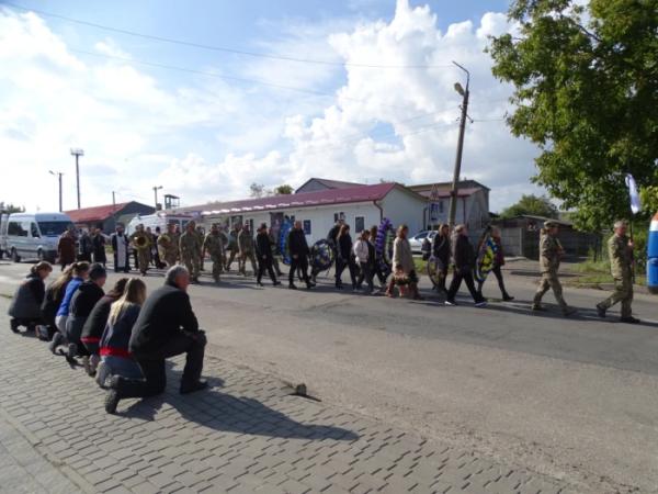 У Турійську попрощалися із захисником Михайлом Ткачуком18
