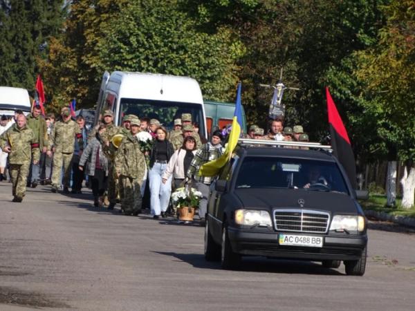 У Турійську попрощалися із захисником Михайлом Ткачуком13