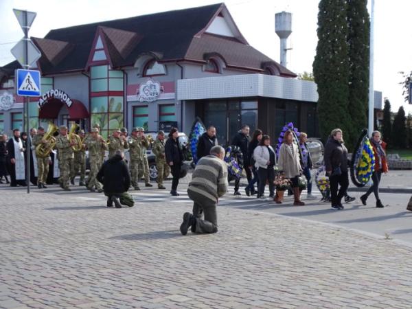 У Турійську попрощалися із захисником Михайлом Ткачуком16