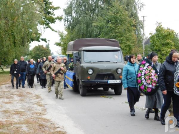 У Вичівці в останню путь провели молодшого сержанта Романа Улітка14