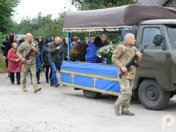У Вичівці в останню путь провели молодшого сержанта Романа Улітка2