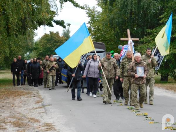 У Вичівці в останню путь провели молодшого сержанта Романа Улітка11