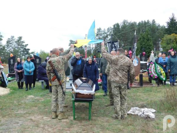 У Вичівці в останню путь провели молодшого сержанта Романа Улітка21