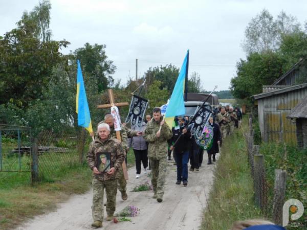 У Вичівці в останню путь провели молодшого сержанта Романа Улітка18