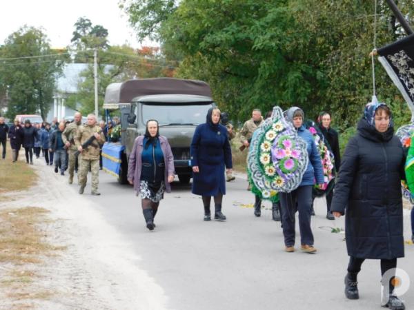 У Вичівці в останню путь провели молодшого сержанта Романа Улітка20
