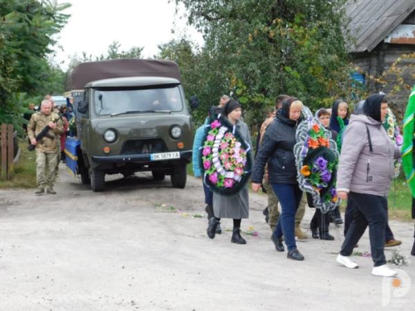 У Вичівці в останню путь провели молодшого сержанта Романа Улітка19