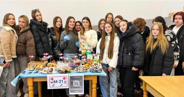 У Волинському медінституті організували благодійний ярмарок задля збору коштів для бойового медика