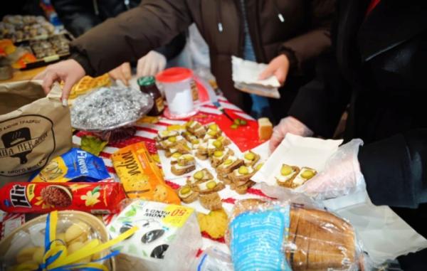 У Волинському медінституті організували благодійний ярмарок задля збору коштів для бойового медика12