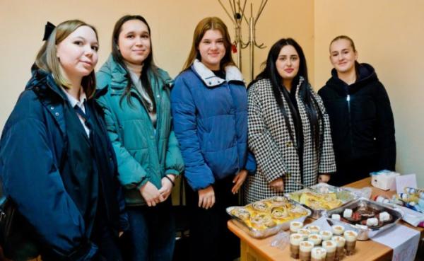 У Волинському медінституті організували благодійний ярмарок задля збору коштів для бойового медика23