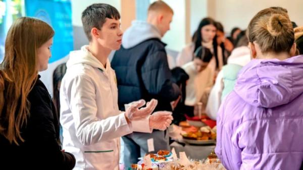 У Волинському медінституті організували благодійний ярмарок задля збору коштів для бойового медика13