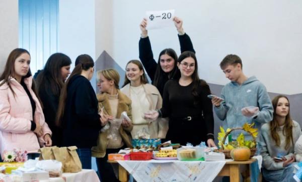 У Волинському медінституті організували благодійний ярмарок задля збору коштів для бойового медика22