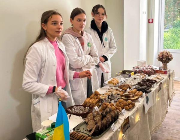 У Волинському медінституті організували благодійний ярмарок задля збору коштів для бойового медика32