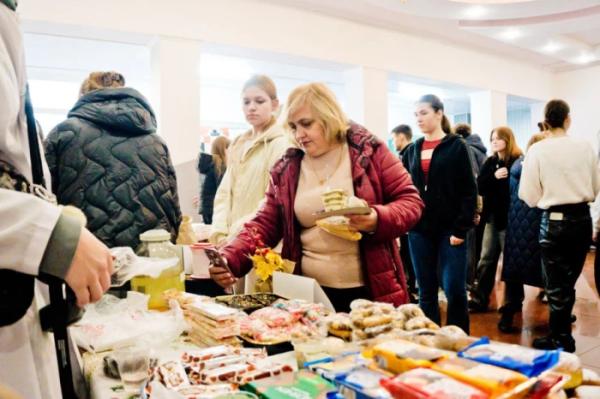 У Волинському медінституті організували благодійний ярмарок задля збору коштів для бойового медика26