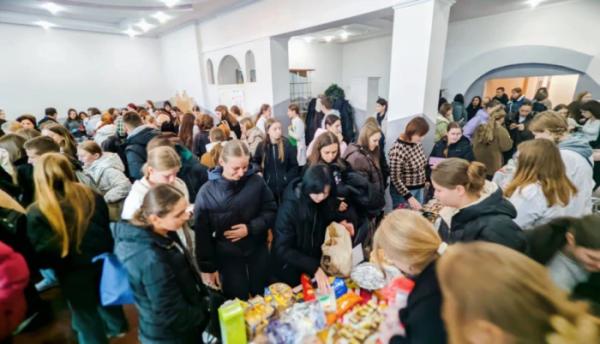 У Волинському медінституті організували благодійний ярмарок задля збору коштів для бойового медика9