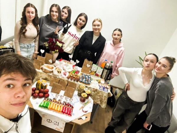 У Волинському медінституті організували благодійний ярмарок задля збору коштів для бойового медика8