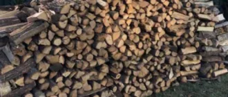 В окупованій Херсонщині продають дрова, які раніше конфіскували у мешканців для російських військових В окупованій Херсонщині продають дрова, які раніше конфіскували у мешканців для російських військових