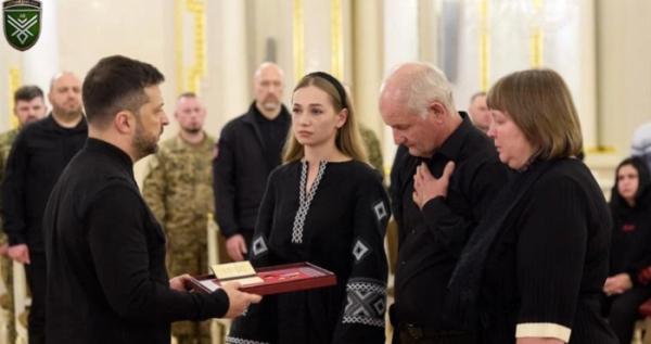Зеленський вручив орден «Золота Зірка» посмертно Герою України Віктору Стельмаху