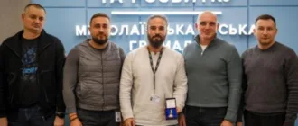 Активно допомагав місту: Олександр Сєнкевич нагородив керівника Офісу Данської ради у справах біженців у Миколаєві Хуана Ерреру