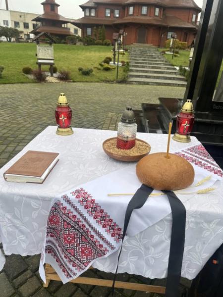 Дубенські ліцеїсти об’єдналася у спомині про жертв Голодомору3