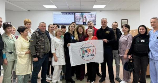 Анджеліна Джолі з херсонськими медиками / Херсонська обласна дитяча лікарня