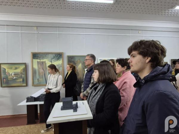 Історія на дотик: у Рівному презентували тактильну історичну карту міста 1920-1930-х років10