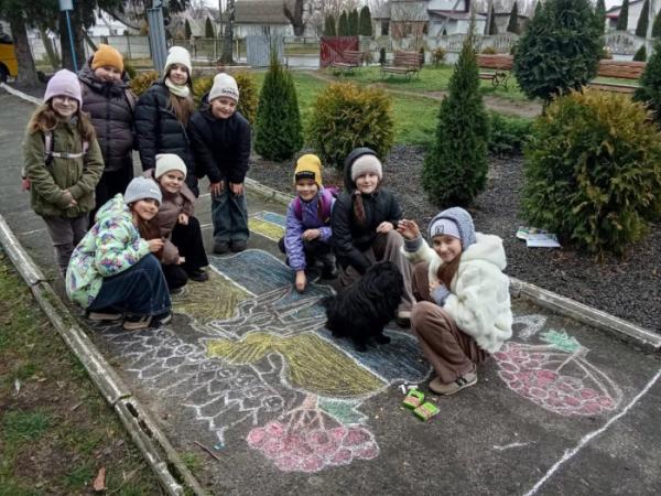 Ярмаркували вперше, а зібраною сумою вразили всіх: у Рожищенському ліцеї №3 пройшов тиждень початкових класів2